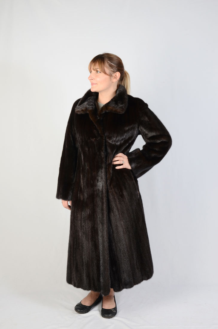 Appraisal: THE CHRISTIES BROTHERS FULL LENGTH MINK COAT Full length mahogany