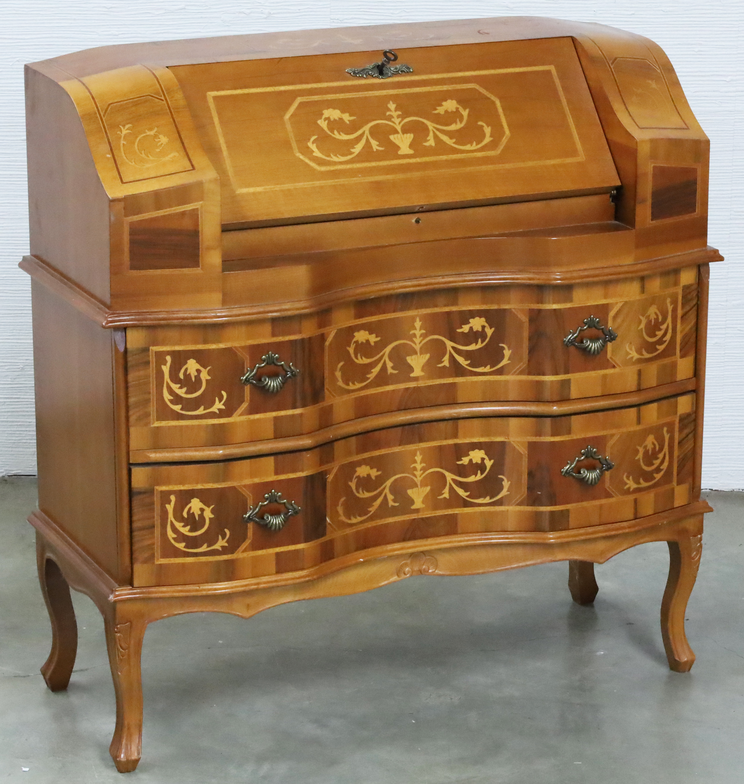 Appraisal: ITALIAN MARQUETRY WALNUT SECRETAIRE ITALIAN MARQUETRY WALNUT SECRETAIRE H W