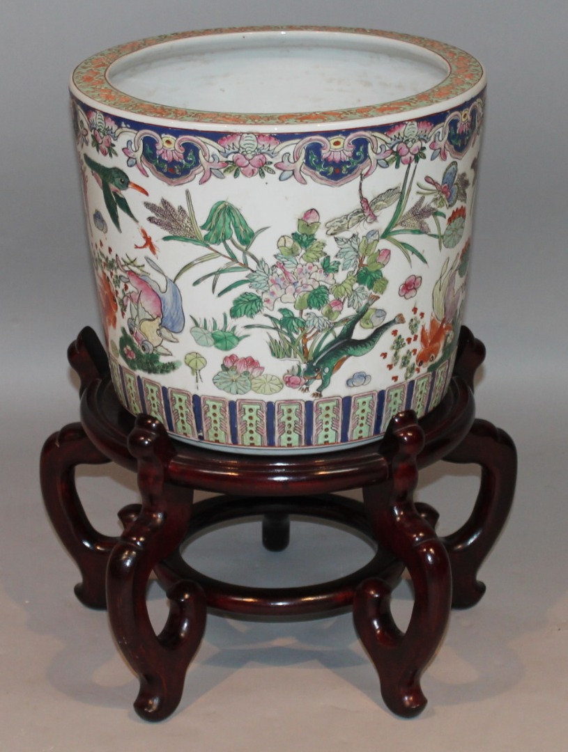 Appraisal: A thC Hong Kong earthenware jardiniere with an upper banding