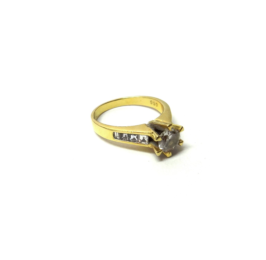 Appraisal: A gold and diamond set ring claw set with the