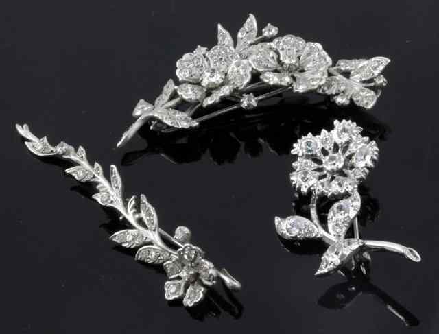 Appraisal: A paste set flower spray brooch in a silver setting