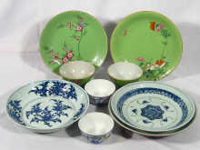 Appraisal: A quantity of Chinese porcelain comprising four tea bowls and