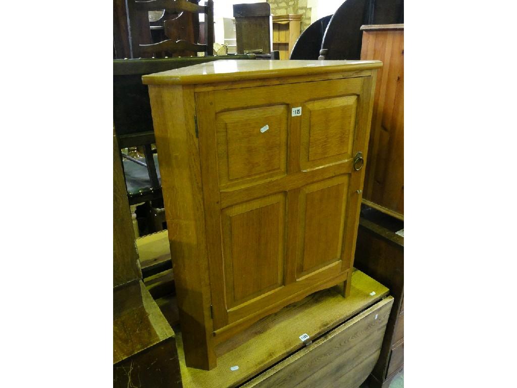 Appraisal: A light oak freestanding corner cupboard enclosed by a quarter