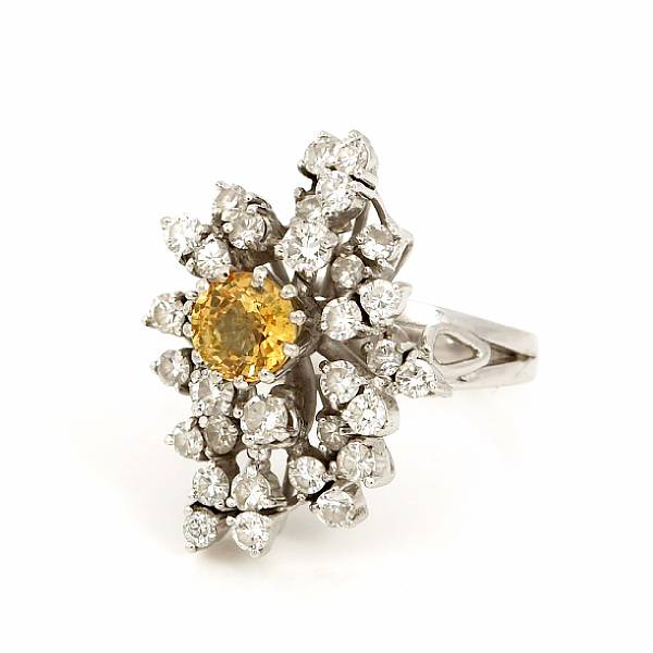 Appraisal: A golden sapphire diamond and k white gold ring