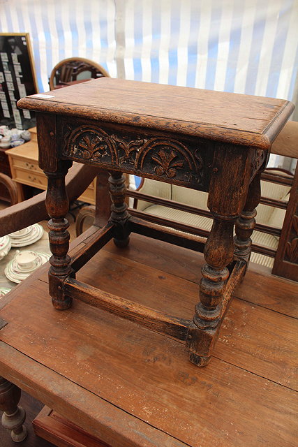 Appraisal: AN OAK STOOL of pegged construction with a rectangular top