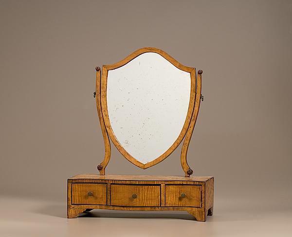 Appraisal: FEDERAL SHAVING MIRROR American ca A Federal inlaid mahogany dressing