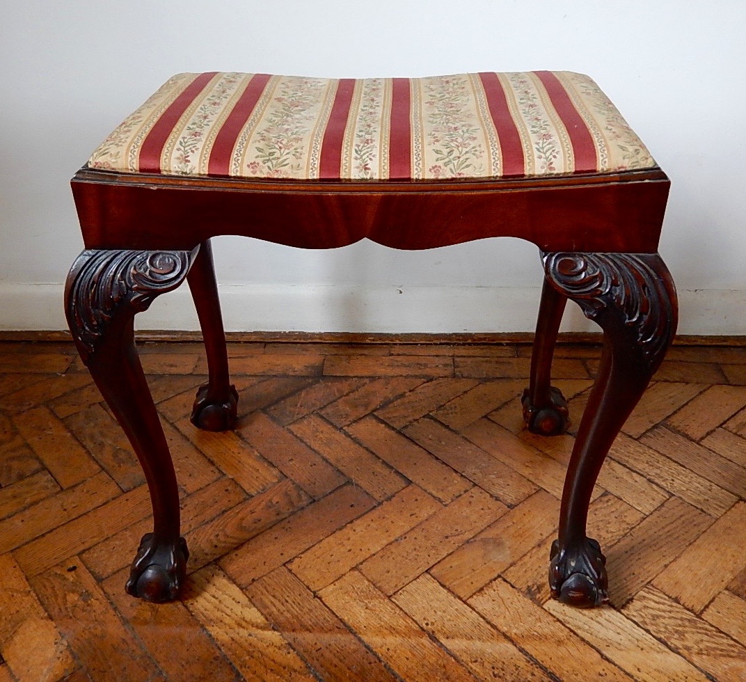 Appraisal: A Chippendale style mahogany dressing stool