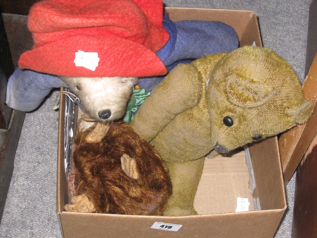 Appraisal: Box of soft toys