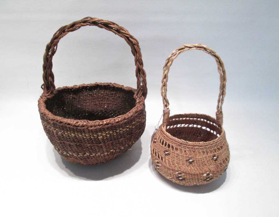 Appraisal: TWO NATIVE AMERICAN SILETZ BASKETS with handles The larger with