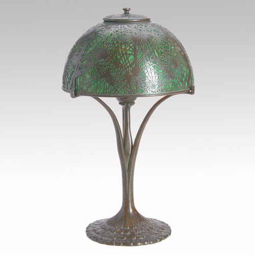 Appraisal: TIFFANY STUDIOS Desk lamp in the Pine Needle pattern its