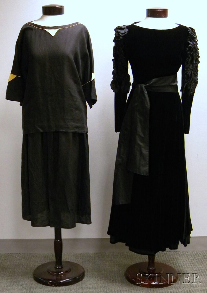 Appraisal: Two Vintage Woman's European Outfits a black linen Gallieni Milano