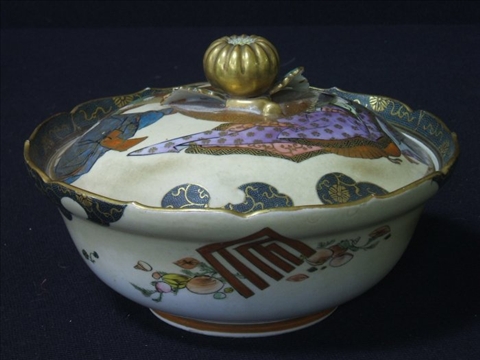 Appraisal: KUTANI PORCELAIN BOWL COVER Signed with a chrysanthemum finial dia