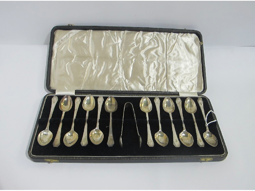 Appraisal: A cased set of twelve silver spoons with tongs Sheffield