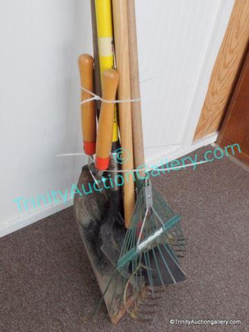 Appraisal: Group of Yard Garden Hand Tools Includes a short handle