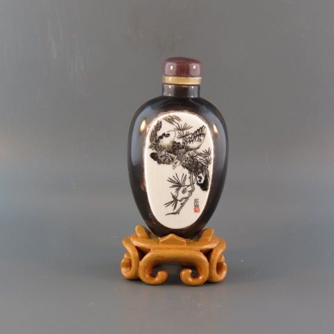 Appraisal: Chinese Ivory Horn Snuff Bottle bird foliage with object on