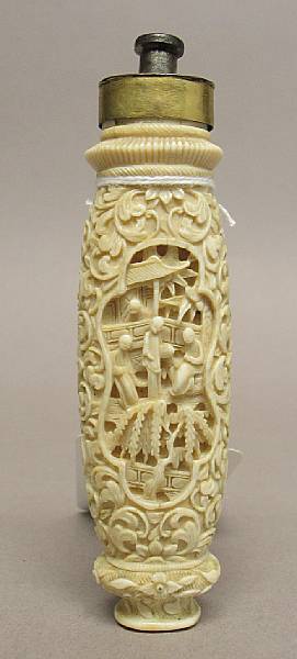 Appraisal: An export ivory carved handle th Century The handle in