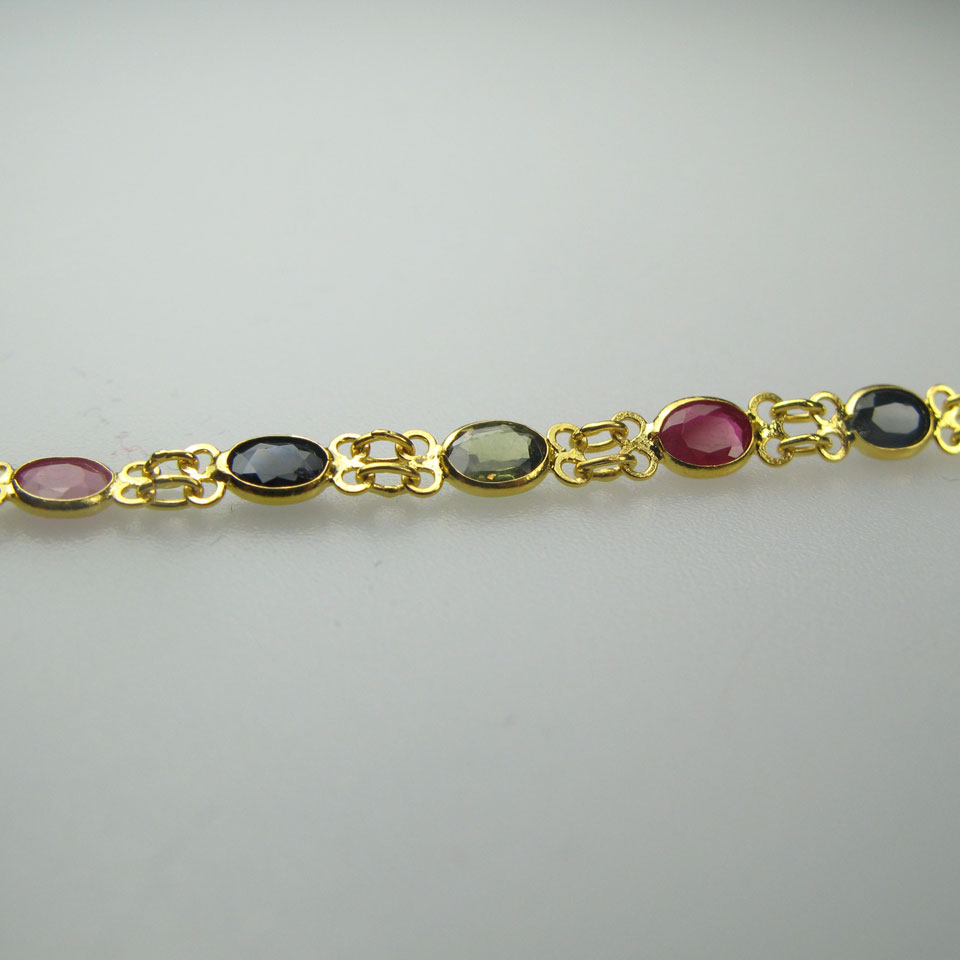 Appraisal: k Yellow Gold Bracelet set with small oval cut sapphires