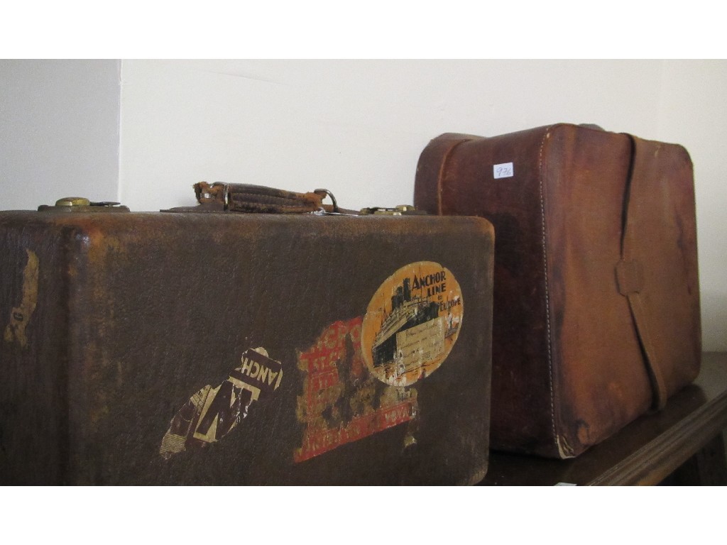 Appraisal: Vintage travel case and suitcase