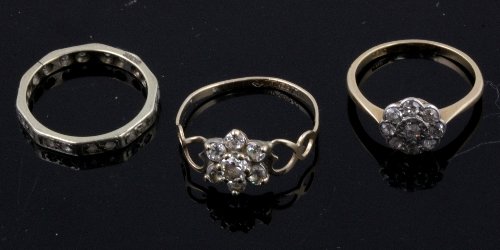 Appraisal: A diamond cluster ring of flowerhead form on an ct