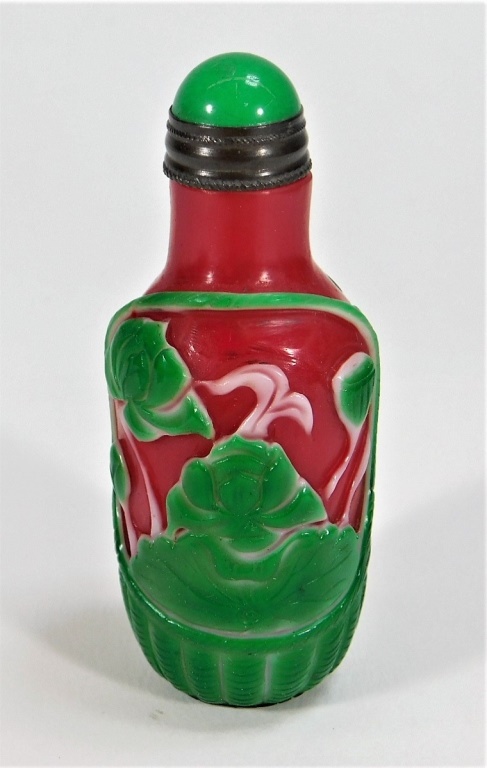 Appraisal: CHINESE COLOR OVERLAY PEKING GLASS SNUFF BOTTLE China th CenturyGreen