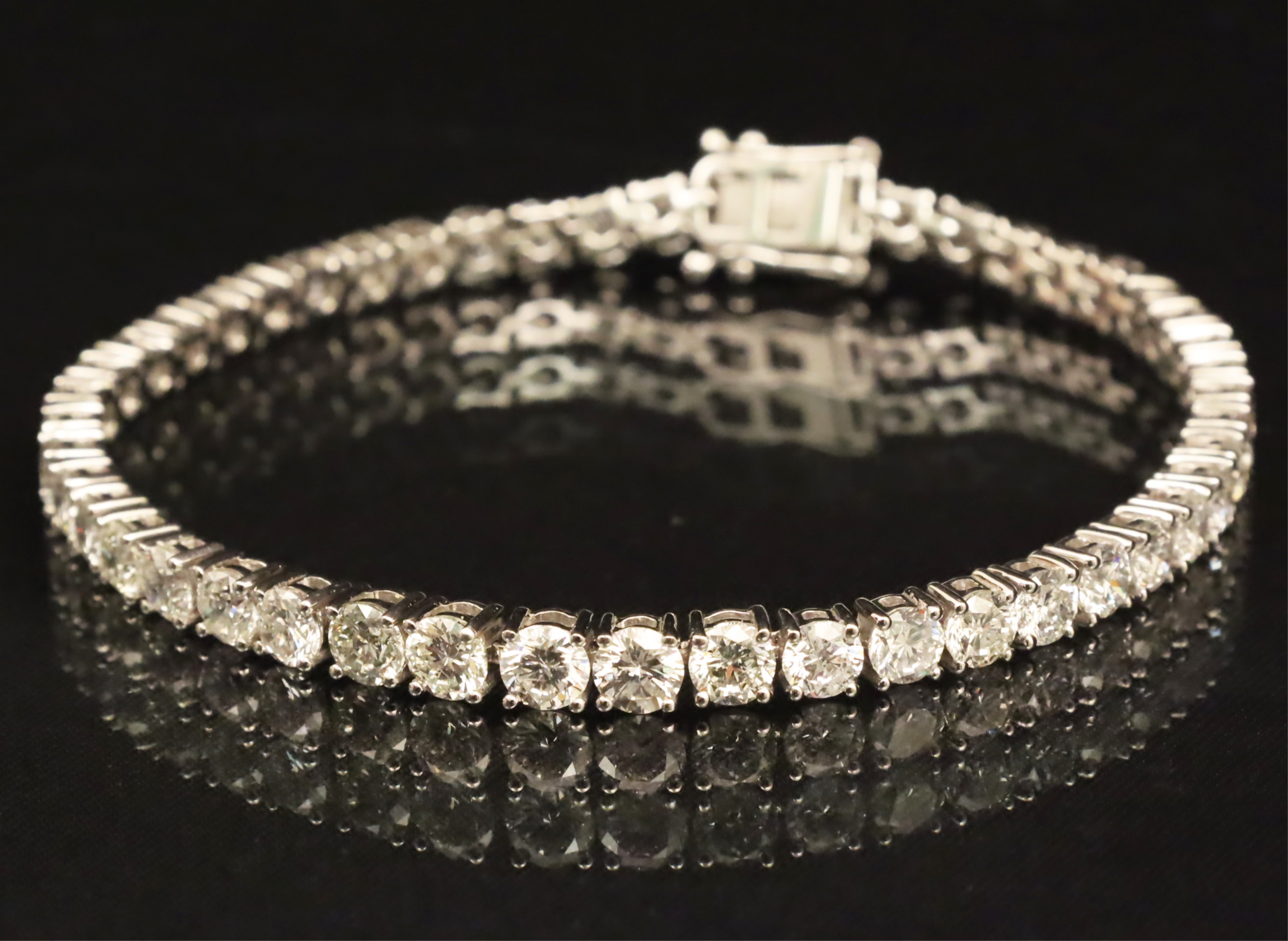 Appraisal: K WHITE GOLD DIAMOND TENNIS BRACELET CTW K white gold