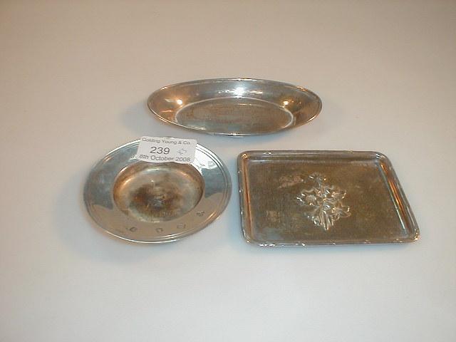 Appraisal: A modern silver ashtray with oversized assay marks to the