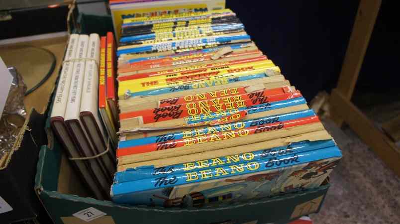 Appraisal: Large Tray of Dandy and Beano Annuals and Various Comic