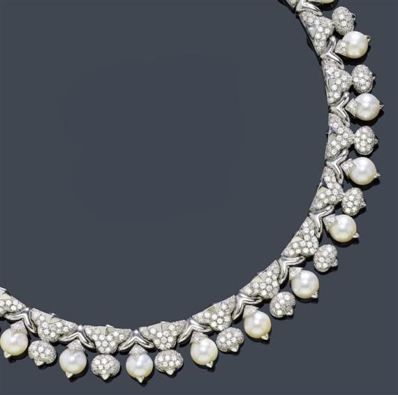 Appraisal: A DIAMOND AND PEARL NECKLACE BULGARI White gold Attractive elegant