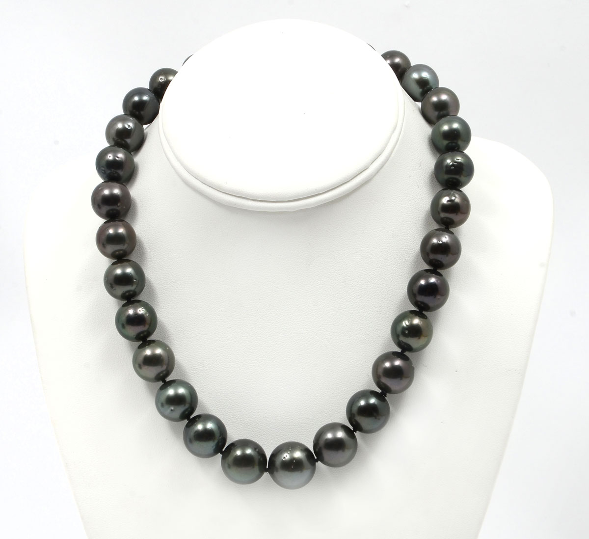 Appraisal: TAHITIAN BLACK PEARL NECKLACE graduated black Tahitian pearls range in