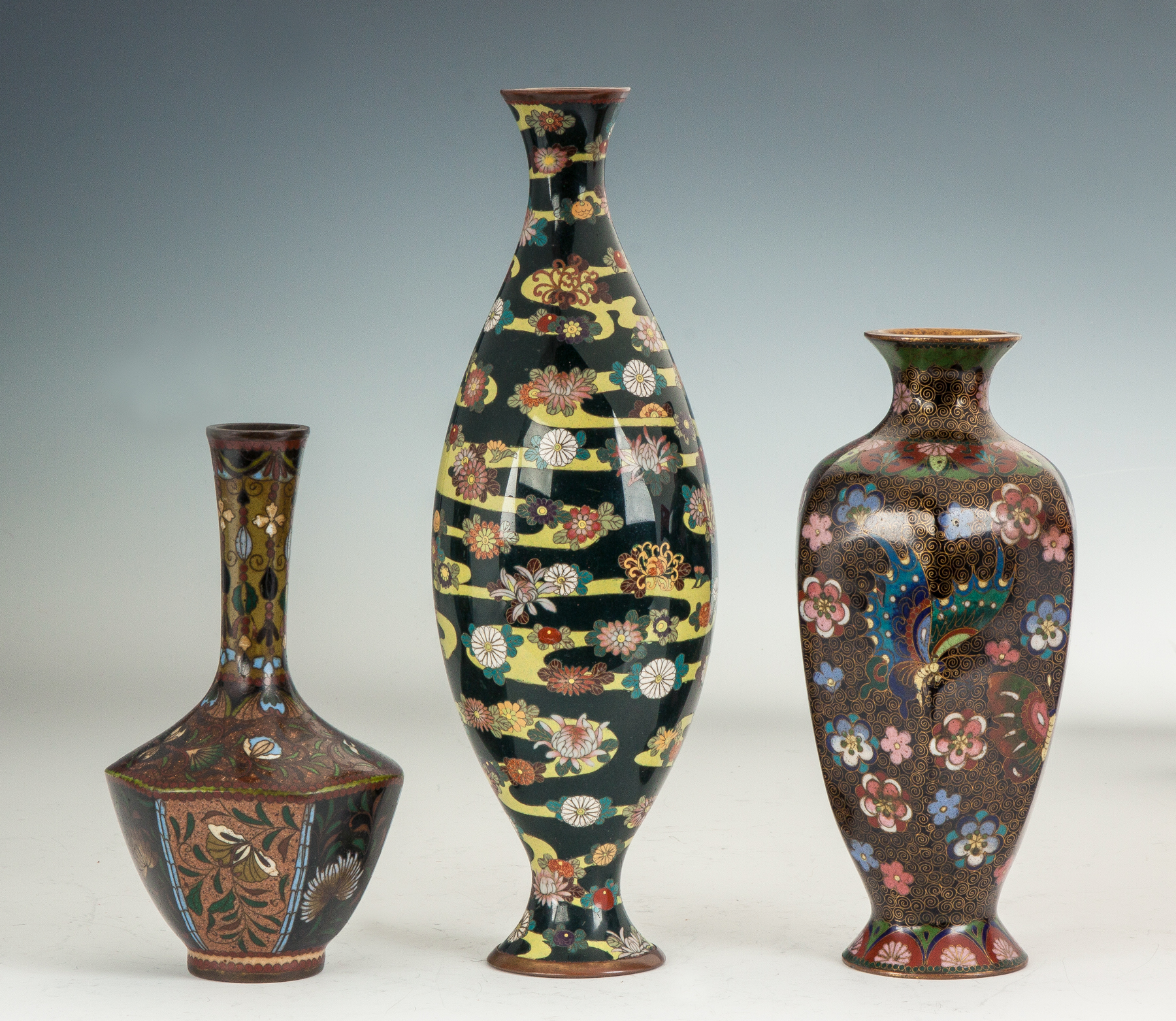 Appraisal: Japanese Vases th cent L to R floral design w