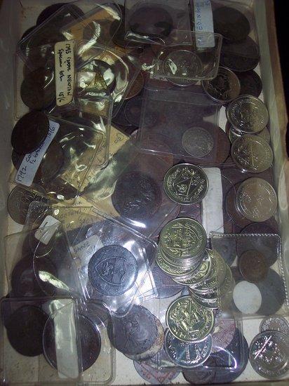 Appraisal: Sundry tokens various mainly th Century and later UK examples