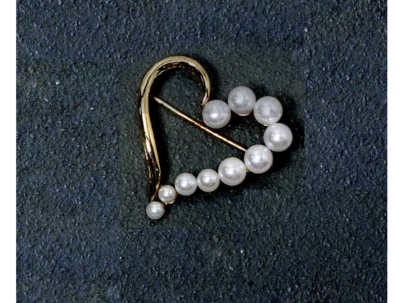 Appraisal: PEARL HEART BROOCH k yellow gold with ten cultured pearls