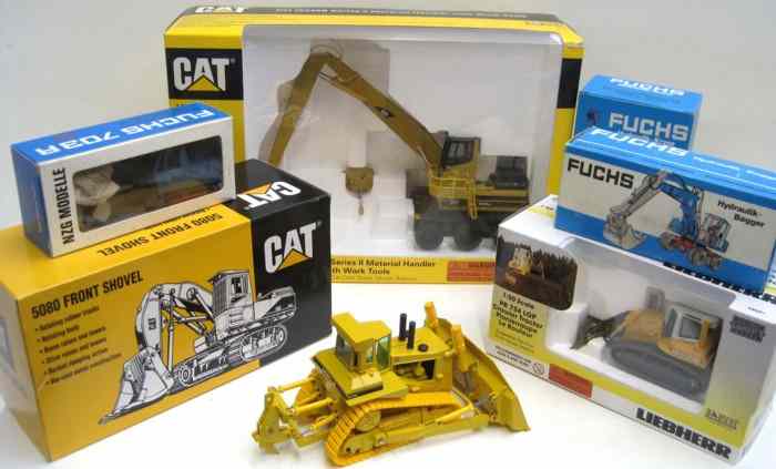 Appraisal: TEN DIECAST SCALE MODELS OF HEAVY EQUIPMENT Norscot Cat W