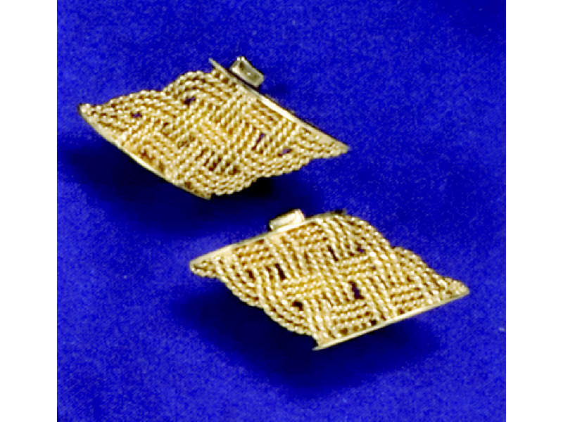 Appraisal: GOLD CUFFLINKS k yellow gold navette shape in woven basket