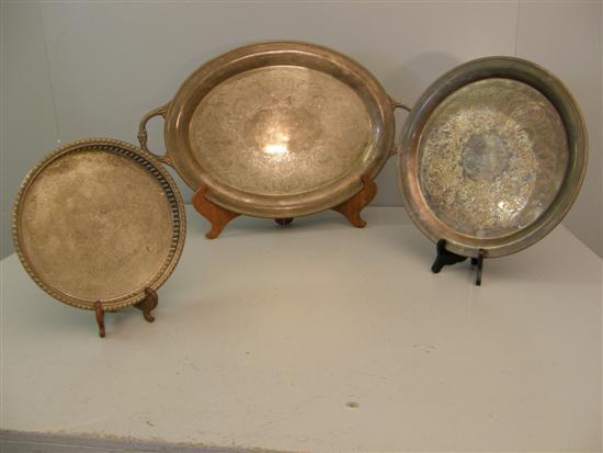 Appraisal: Large twin-handled silver plated oval tray with gadrooned border wide