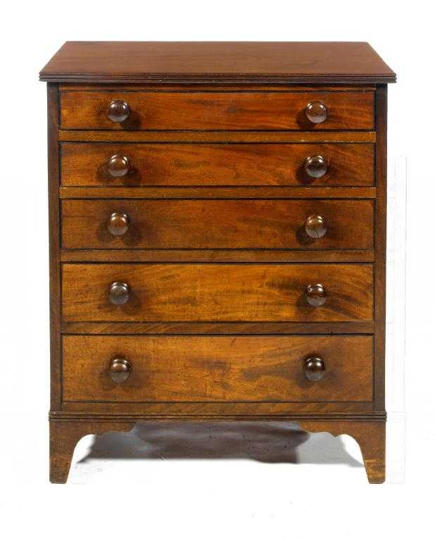 Appraisal: A MAHOGANY CHEST OF DRAWERS fitted five graduated ebony line