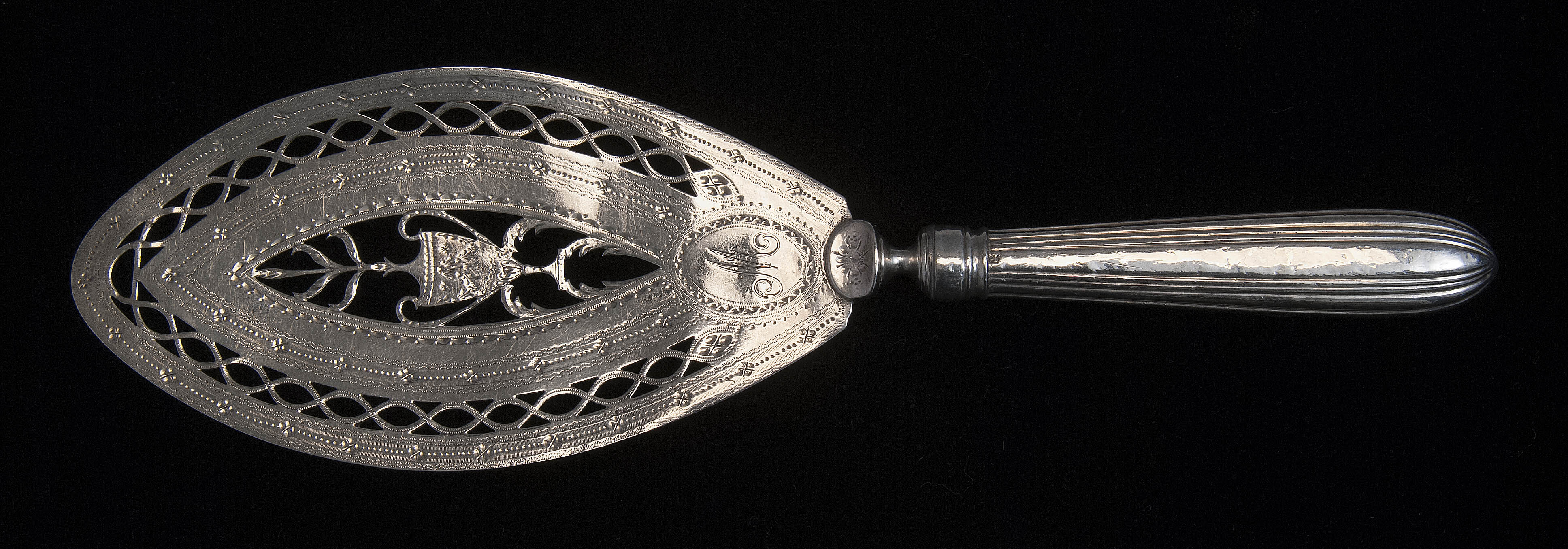 Appraisal: GEORGE III STERLING SILVER ASPIC SERVER London Blade and handle