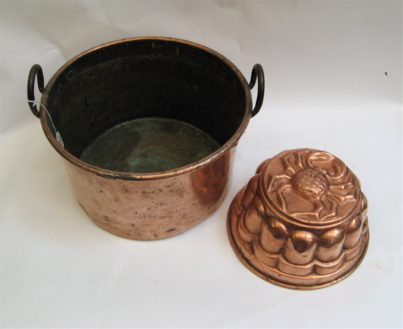 Appraisal: TWO EARLY TH CENTURY COPPER KITCHEN ITEMS a large double