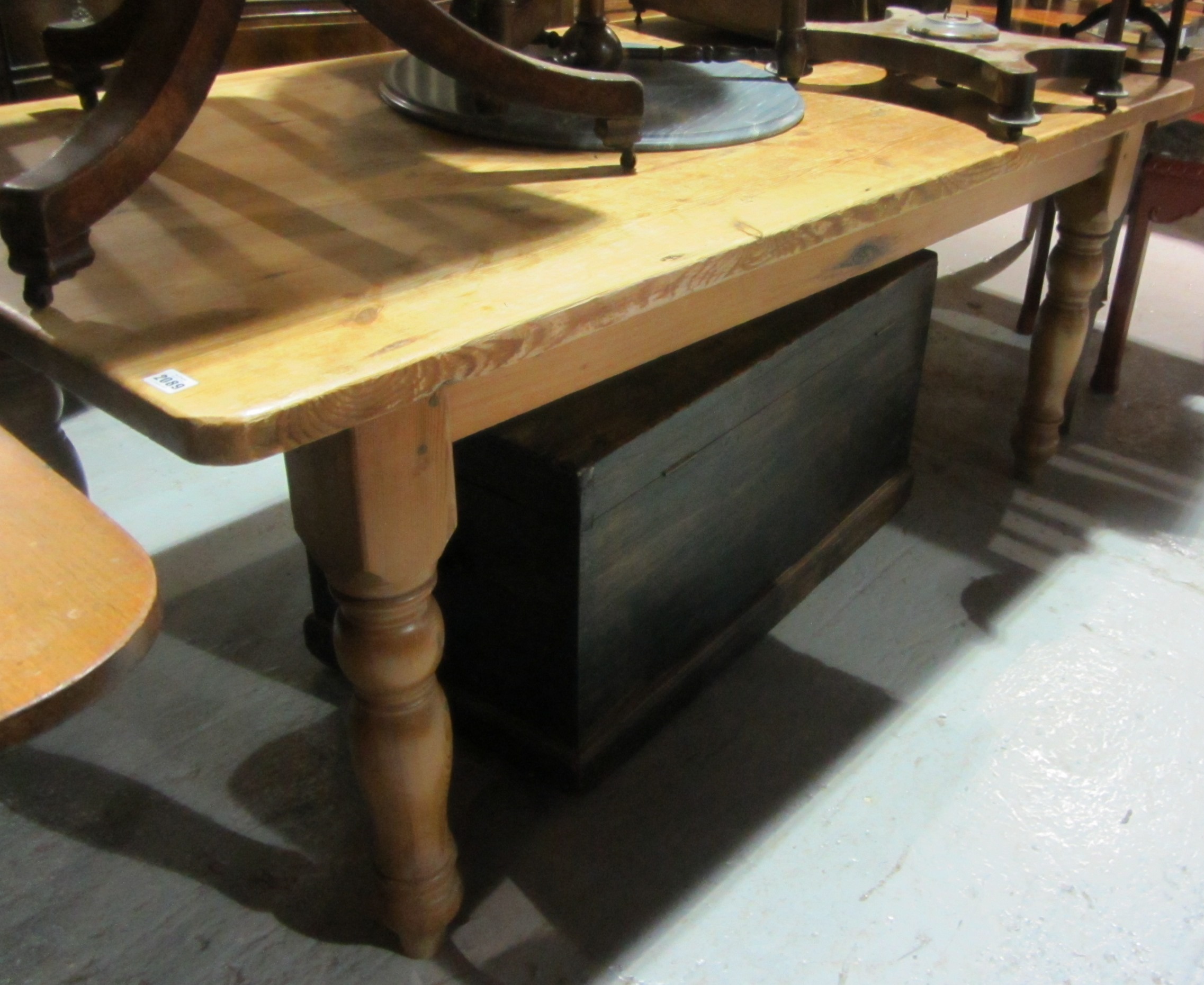 Appraisal: A th century pine rectangular kitchen table