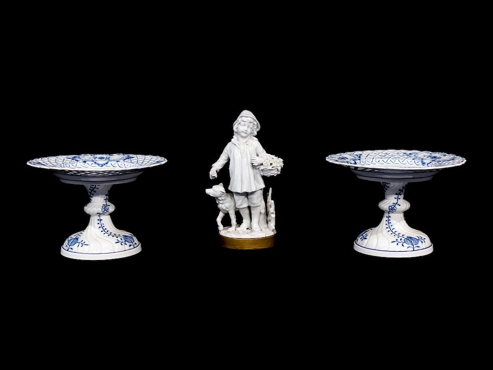 Appraisal: A Pair of Meissen Blue and White Porcelain Compotes and