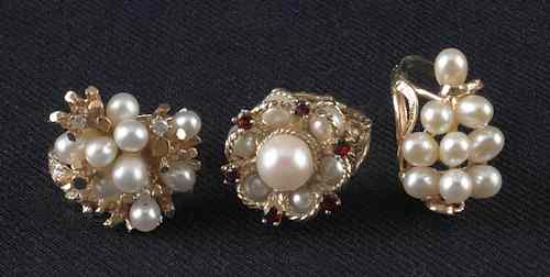 Appraisal: Three K yellow gold pearl rings one with diamond accents