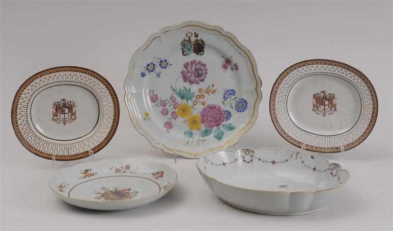 Appraisal: CHINESE EXPORT PORCELAIN ARMORIAL TABLE ARTICLES Comprising an oblong lobed