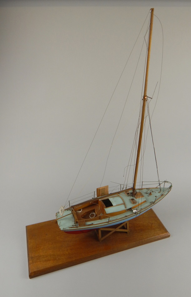 Appraisal: A small scale model of the single masted yacht The