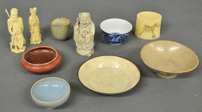 Appraisal: - Ten pieces of Chinese and Korean porcelain and earthenware