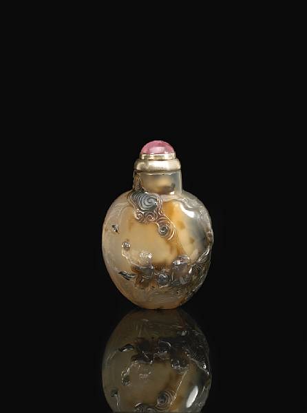 Appraisal: A Suzhou agate snuff bottle - Of flattened ovoid shape