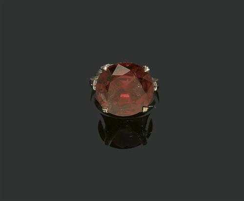 Appraisal: RUBY AND DIAMOND RING White gold Decorative classic ring the