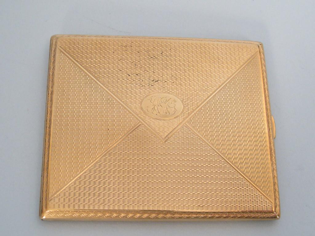 Appraisal: A Victorian ct gold Cigarette Case in the form of