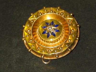 Appraisal: A VICTORIAN TARGET BROOCH centrally set with a pearl within