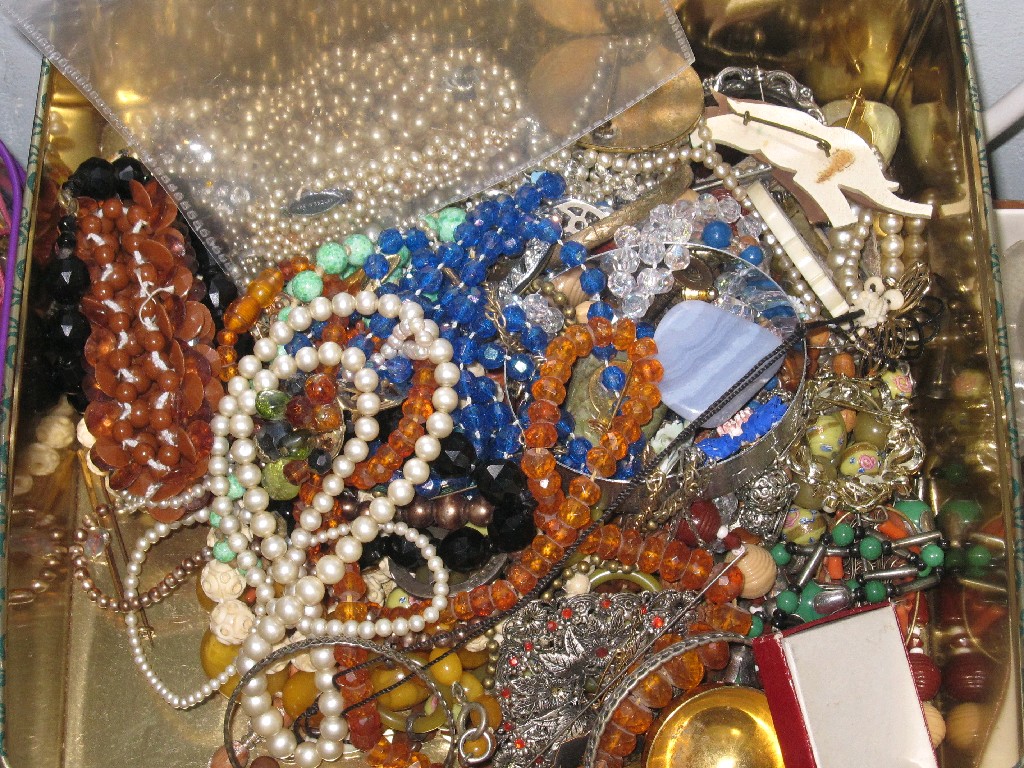 Appraisal: Box of costume jewellery