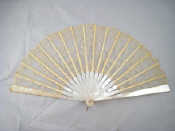 Appraisal: A lady's lace fan with mother of pearl sticks and